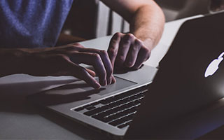 澳亚国际平台-火药味十足的对抗，球场上的激情无限