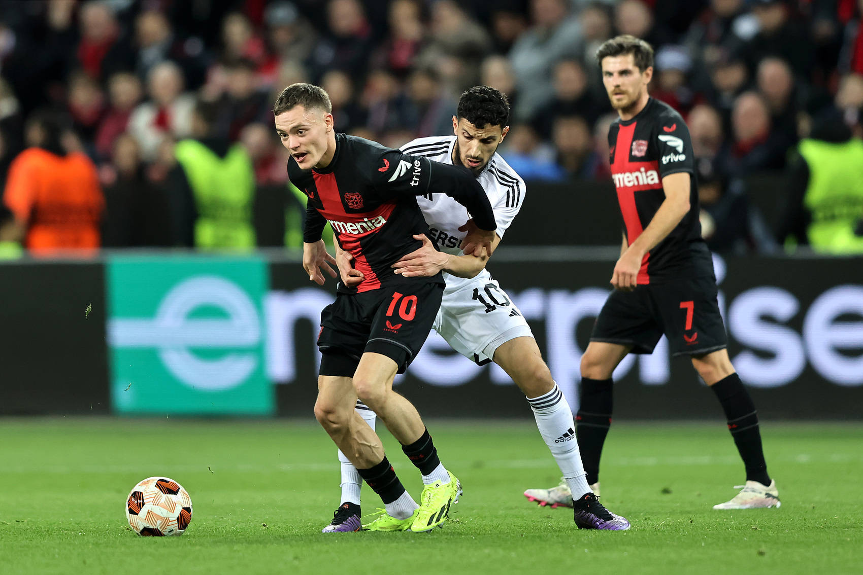 澳亚国际网站-勒沃库森主场大胜，冲击联赛前列